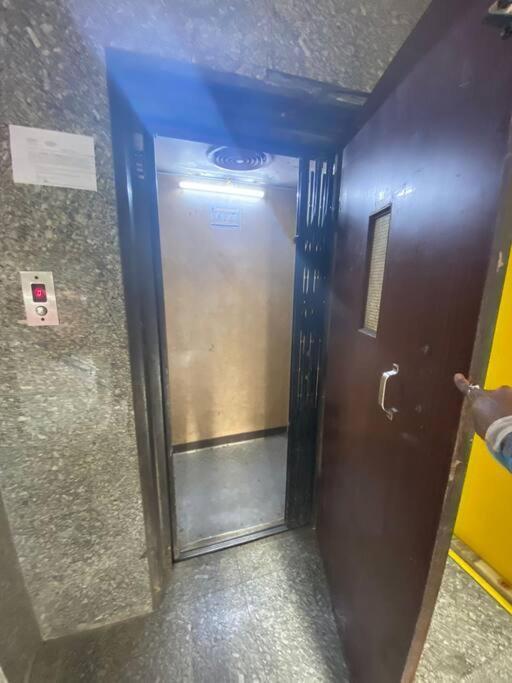 Mon Desire 5, Perry Cross Rd, Bandra West By Connekt Homes Mumbai Exterior photo